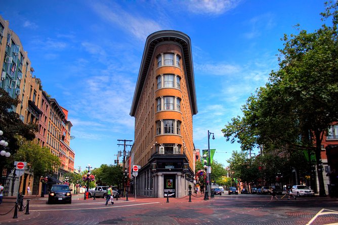 Best of Vancouver Private Tour - The Limo Experience: Why It Often Beats Big-Bus Sightseeing