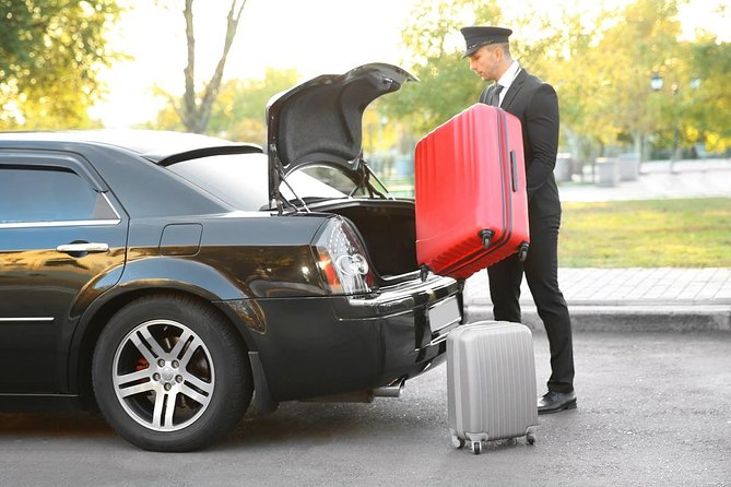 Private Transfer from Vancouver Airport (YVR) - When Flights Are Late: Flight Tracking and Delay Adjustments