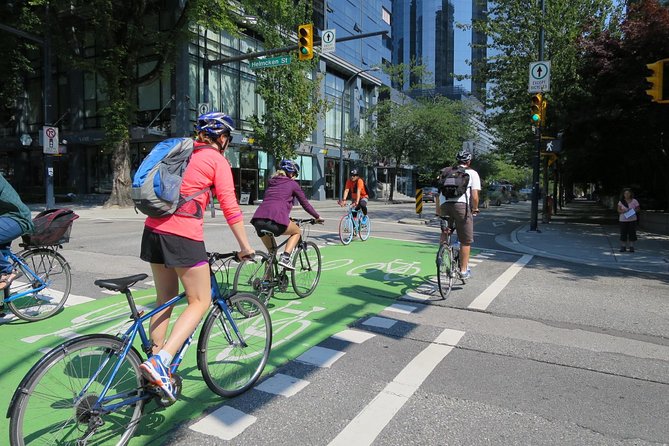 Stanley Park & Downtown - Vancouver Bike Tours - Bike comfort and the group size that keeps it relaxed