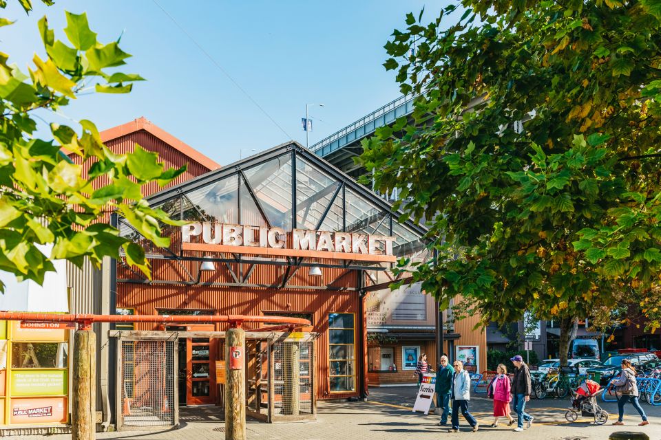 Vancouver: Hop-on Hop-off Sightseeing Tour with 10 Stops - Buses, crowds, and the small comfort details that matter