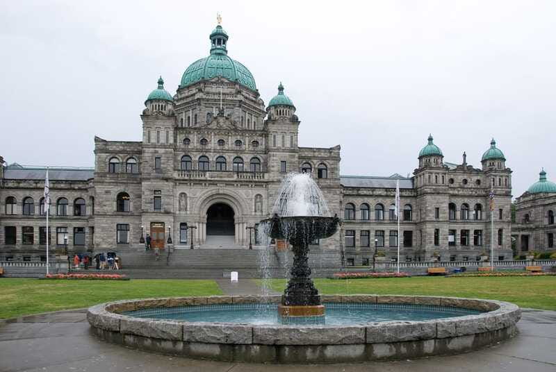 Vancouver: Private Walking Tour with a Local - Language, Accessibility, and Footwear: Small Details, Big Comfort