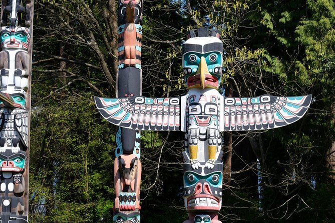 Vancouver Stanley Park 3 Hour Bike Tour - Lions Gate Bridge: biking under a Vancouver icon