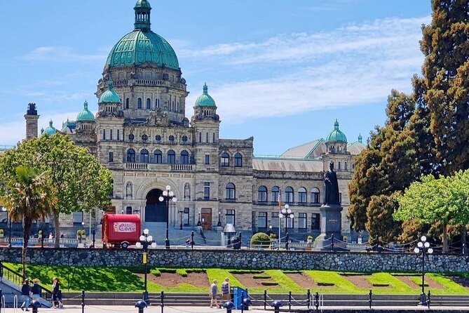 Victoria 1-Day Tour From Vancouver (Butchart Gardens) (Chn&Eng) - Inner Harbour and the return ferry: the best ending for photos